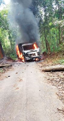 टिप्पर में लगी आग, कुछ ही घंटे में खाक