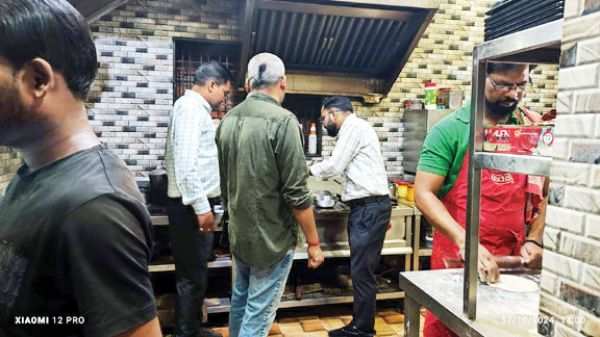  मिठाई दुकानों का निरीक्षण कर लिए नमूने