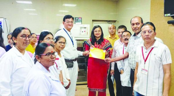 कलेक्टर ने किया रक्तदान, शिविर में 7 यूनिट रक्त संग्रहित