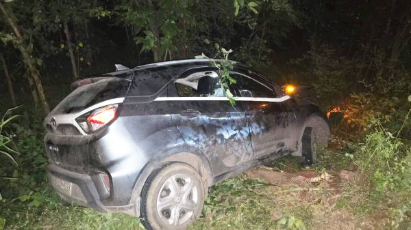 मेडिकल कॉलेज के पास पलटी कार, छात्रावास अधीक्षक की मौत 