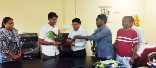 नगर पंचायत इंजीनियर ध्रुव को दी विदाई