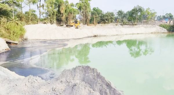 फ्लाईऐश से खदानों को पाटा जा रहा