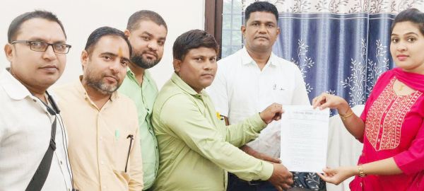 टीचर्स एसो. ने सौंपा ज्ञापन