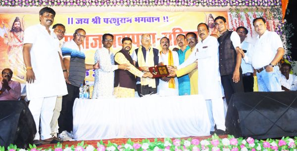 धूमधाम से मनाया शारदोत्सव