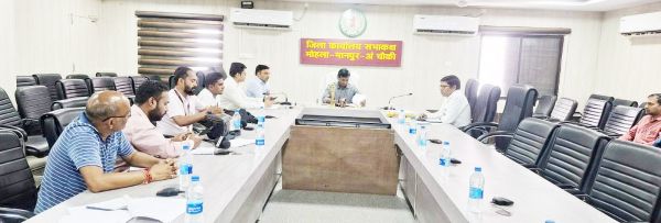 कलेक्टर ने की कामकाज की समीक्षा