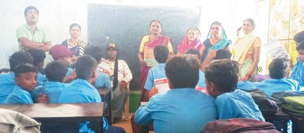 मितानिन दीदियों ने बच्चों को बताए सर्पदंश, दस्त से बचाव के उपाय