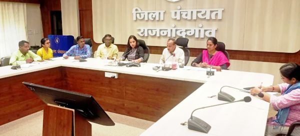 सीईओ ने की योजनाओं और  कार्यक्रमों की समीक्षा