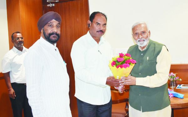 राष्ट्रीय अल्पसंख्यक आयोग के सदस्य ने छग के कार्यों को सराहा