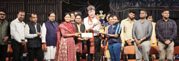 बस्तर मड़ई और क्षेत्रीय सरस मेला का भव्य समापन