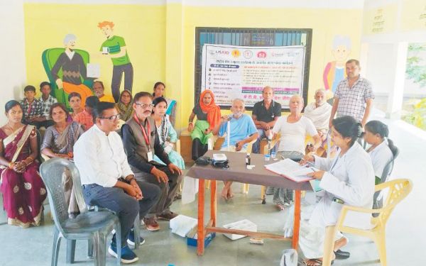 स्नेह सम्बल वृद्धाश्रम में हेल्थ कैंप व टीबी स्क्रीनिंग