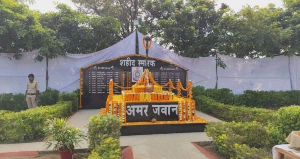 शहीद जवानों को श्रद्धांजलि