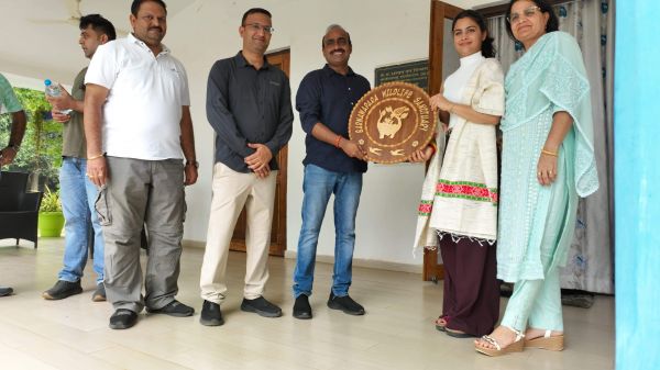 भारतीय शूटर व ओलम्पिक पदक विजेता मनु भाकर पहुंचीं बारनवापारा अभयारण्य