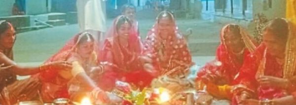 महिलाओं ने पति की दीर्घायु के लिए रखा उपवास