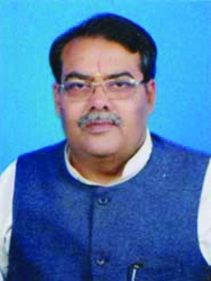 फ्लाई ओवर के नीचे दुकान लगाने की मांग शहर की ट्रैफिक व्यवस्था चरमराई