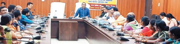 हितग्राही मूलक योजनाओं की जानकारी दी