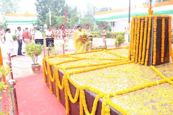 पुलिस स्मृति दिवस पर अमर शहीदों को दी श्रद्धांजलि