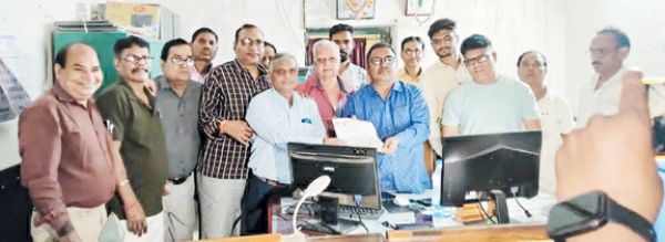 मांगों को लेकर एसडीएम को सौंपा ज्ञापन