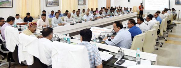 आपसी समन्वय के साथ शहर के बेहतर विकास और जनहित में करें काम-उप मुख्यमंत्री