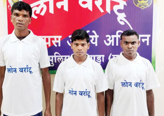दो ईनामी समेत तीन नक्सलियों का समर्पण