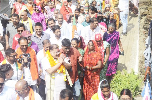 दक्षिण का दंगल: सोनी ने खरीदा पर्चा, जनसंपर्क भी शुरू 