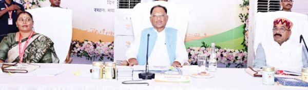 लुण्ड्रा में सरकारी स्तर पर नर्सरी लगाकर सस्ते में पौधे उपलब्ध कराने के निर्देश