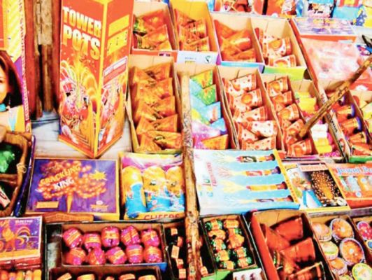 बाजार में इस बार ग्रीन पटाखों की भरमार