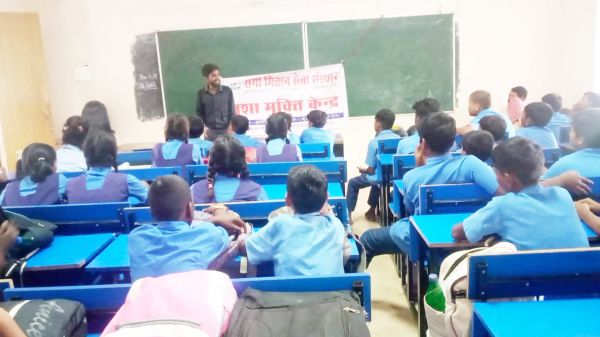 पं.चक्रपाणी स्कूल में नशा से बचाव के लिए जागरूकता शिविर