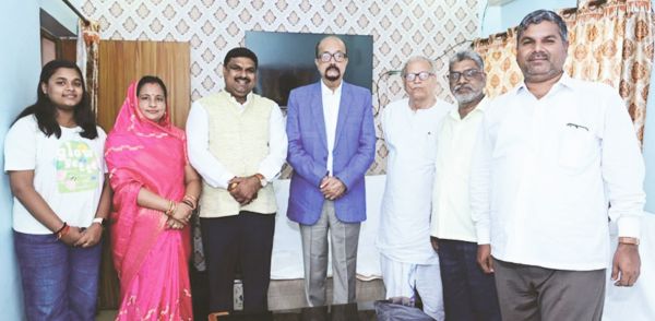 राज्यपाल पहुंचे विधायक गजेंद्र के निवास
