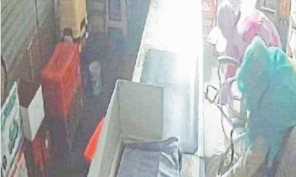 महिला बनकर डांस करने वाले आरोपियों की तलाश हो रही 