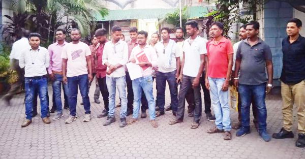बोनस की मांग, जिला मुख्यालय पहुंचे ठेका मजदूर