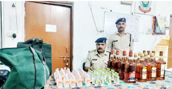 महाराष्ट्र की अवैध शराब जब्त, आरोपी फरार