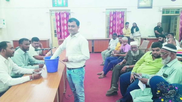 खिलाडिय़ों के विरोध के बावजूद म्युनिसिपल स्कूल मैदान में खुलेंगी पटाखा दुकानें