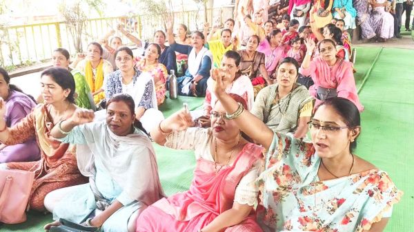 5 सूत्रीय मांगों को लेकर  शिक्षकों का हल्ला बोल