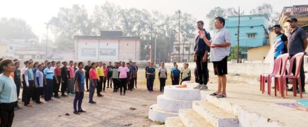 युवतियों को नगर सैनिक भर्ती की लिखित परीक्षा के लिए विशेष प्रशिक्षण