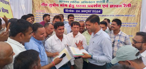 सहकारी समिति कर्म. संघ  की बेमुद्दत हड़ताल जारी