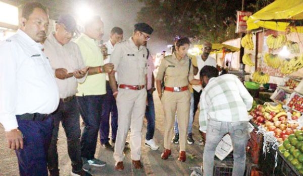 जाम की समस्या दूर करने सडक़ पर पुलिस व निगम की संयुक्त टीम