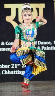 शास्त्रीय नृत्य भरत नाट्यम सब जूनियर कैटेगरी में शांभवी प्रथम