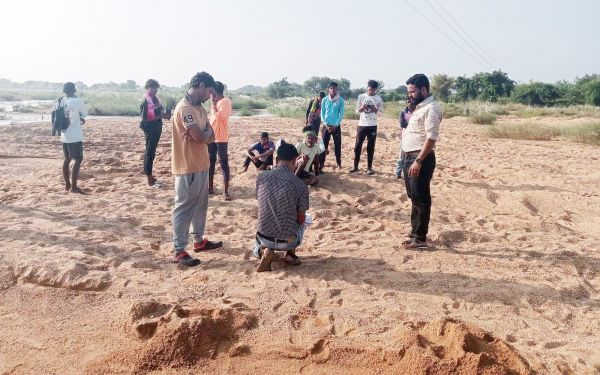 अवैध रेत परिवहन, 7 ट्रैक्टर-ट्रॉली जब्त