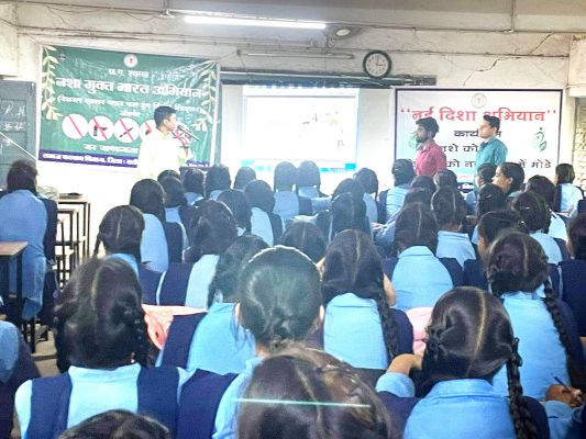 नई दिशा अभियान: कन्या विद्यालय में संगोष्ठी 