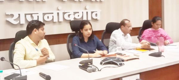 सीईओ ने की योजनाओं की समीक्षा