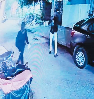 हैदराबाद गए परिवार के सूने मकान में चोरी