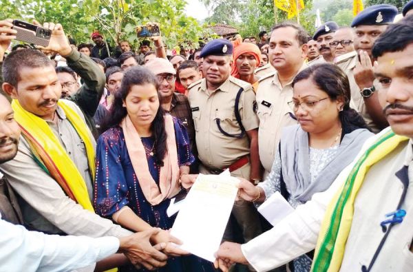 गोंगपा ने करोड़ों की सडक़ निर्माण में अनियमितताओं को लेकर एसडीएम को सौंपा ज्ञापन