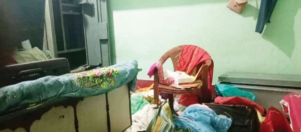 सूने मकान से जेवर और सामान पार