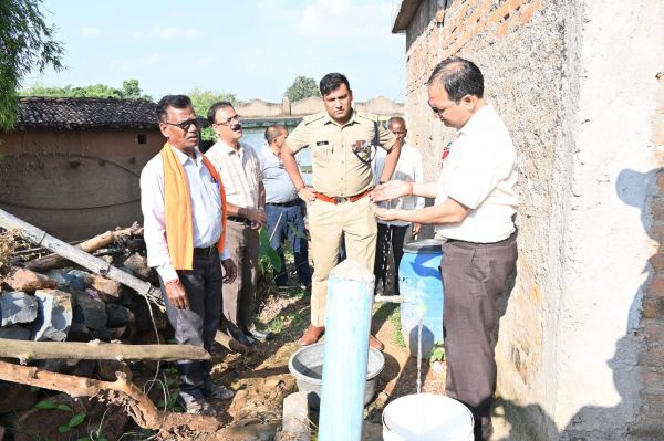 कलेक्टर-एसपी ने किया कार्यों का निरीक्षण