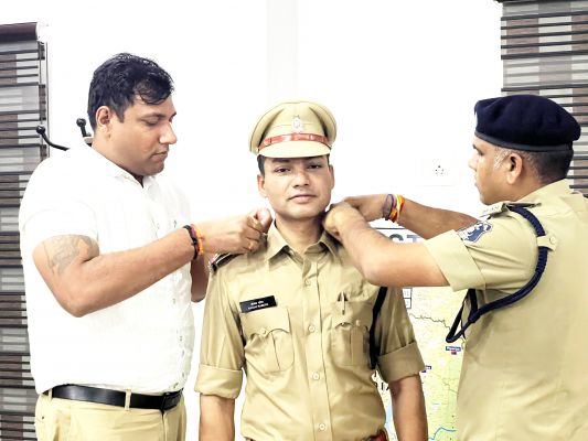 स्टॉर लगाकर पदोन्नत