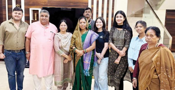 विधायक राजेश अग्रवाल के निवास पहुंचीं कौशल्या देवी, स्वागत