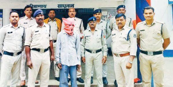 नाबालिग बेटी-भतीजी से रेप कर फरार