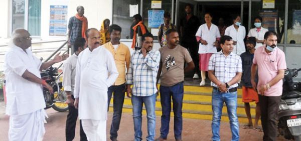 सांसद चिंतामणी महाराज पहुंचे सीएचसी उदयपुर