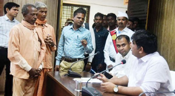 जनदर्शन में सडक़, बिजली सहित विभिन्न मांगों को लेकर पहुंचे ग्रामीण