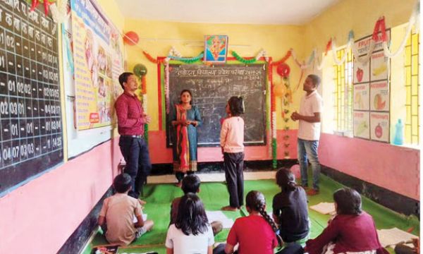 बुनागाँव में प्रतियोगी परीक्षा की नि:शुल्क कोचिंग दे रहे हैं शिक्षक और युवा शिक्षा सारथी